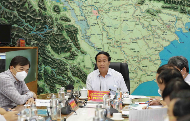 Phó Thủ tướng Lê Văn Thành phát biểu chỉ đạo. (Ảnh: Vũ Sinh/TTXVN) Bão số 6: Không để "thiệt hại kép" trong bối cảnh dịch bệnh ảnh 1