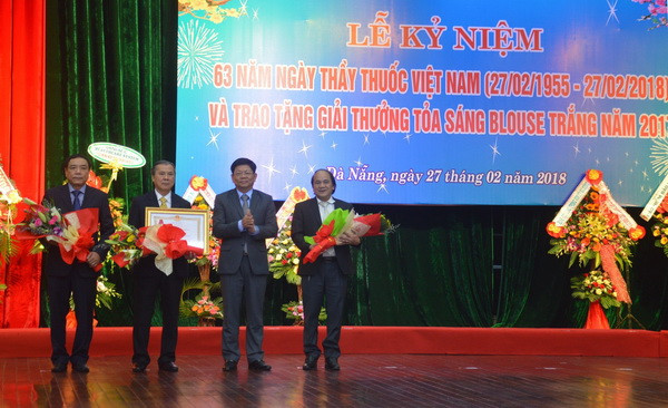 Tôn vinh các y, bác sỹ trong sự nghiệp chăm sóc sức khỏe nhân dân ảnh 1