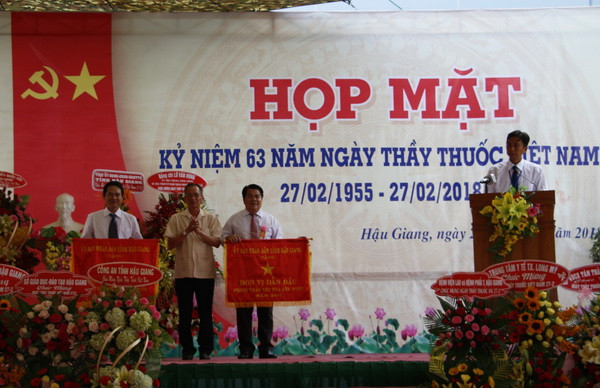 Tôn vinh các y, bác sỹ trong sự nghiệp chăm sóc sức khỏe nhân dân ảnh 4