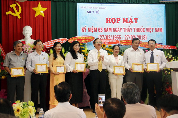 Tôn vinh các y, bác sỹ trong sự nghiệp chăm sóc sức khỏe nhân dân ảnh 2