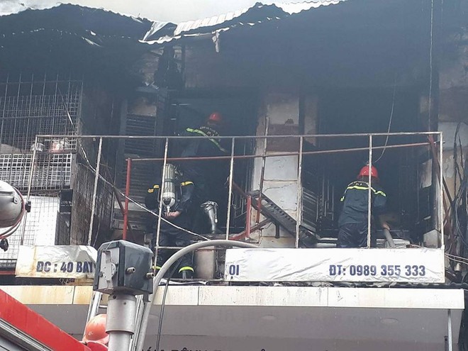 Hà Nội: Đã khống chế đám cháy lớn trên phố Bát Đàn ảnh 5