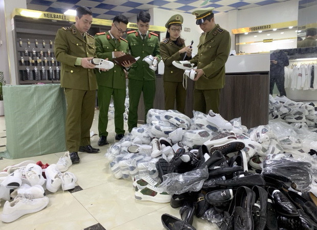 Bắc Giang tạm giữ 1.800 sản phẩm có dấu hiệu giả mạo các nhãn hiệu ảnh 1