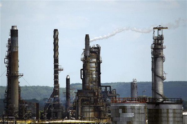 Giá dầu châu Á hạ sau khi Mỹ ''nới lỏng'' lệnh trừng phạt Iran ảnh 1