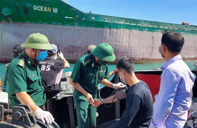 Quảng Bình: Tàu cá bị tàu hàng đâm chìm, ba ngư dân được cứu an toàn ảnh 1