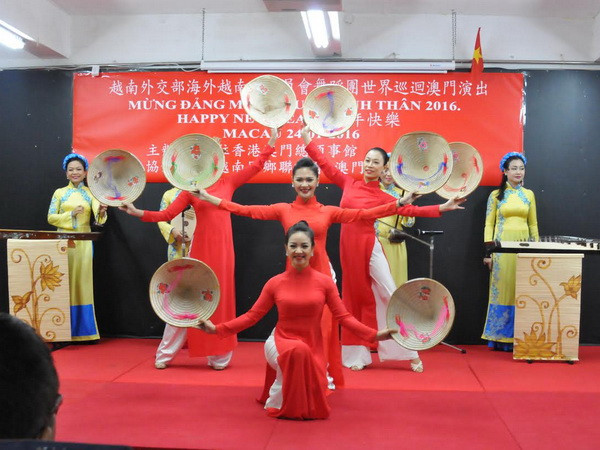 Biểu diễn nghệ thuật mừng Đảng, mừng Xuân mới tại Macau ảnh 1