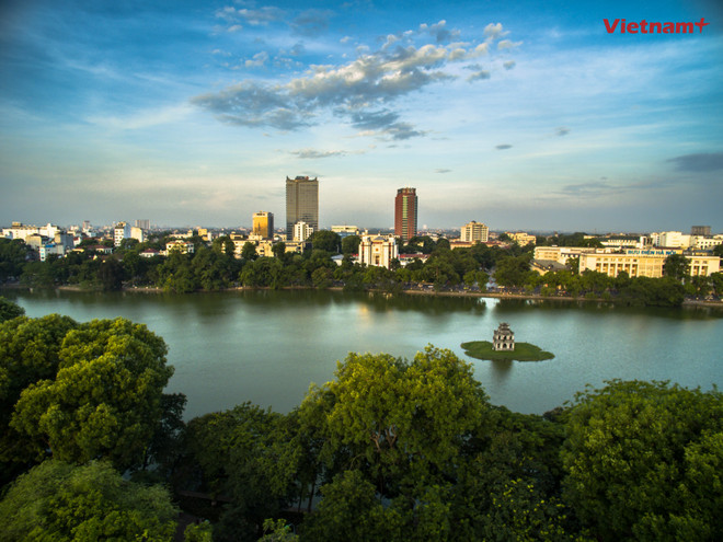 [Drone Photo] Hồ Gươm lung linh huyền ảo trong ánh nắng chiều ảnh 1