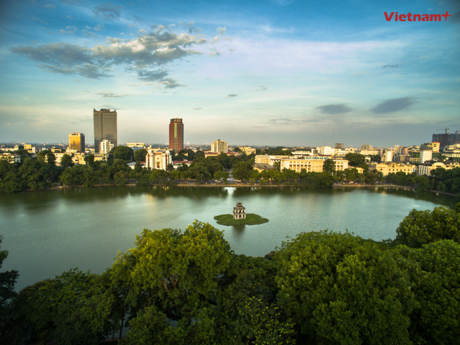 [Drone Photo] Hồ Gươm lung linh huyền ảo trong ánh nắng chiều ảnh 2