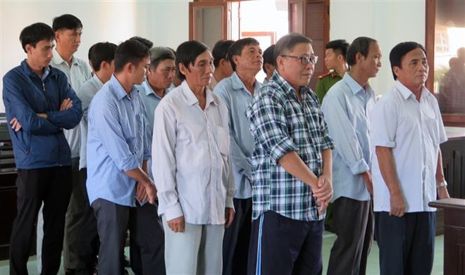 Phú Yên: Phạt tù cựu Chủ tịch UBND huyện cùng 15 đồng phạm ảnh 1