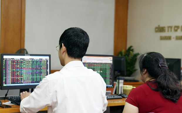 Ảnh minh họa. (Nguồn: Vietnam+) Ngày 16/8: Thiếu động lực "bứt phá" từ nhóm cổ phiếu vốn hóa lớn ảnh 1