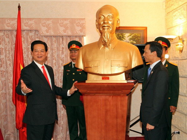 Thủ tướng đến thăm Đại sứ quán Việt Nam tại Australia ảnh 1