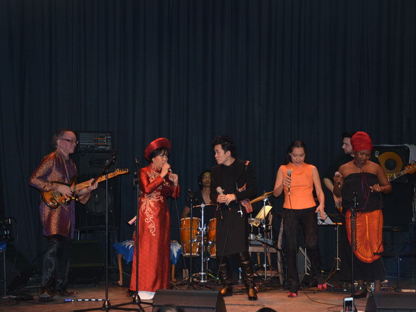 "Độc đạo" mang âm nhạc Việt đến với kinh đô Ánh sáng ảnh 1