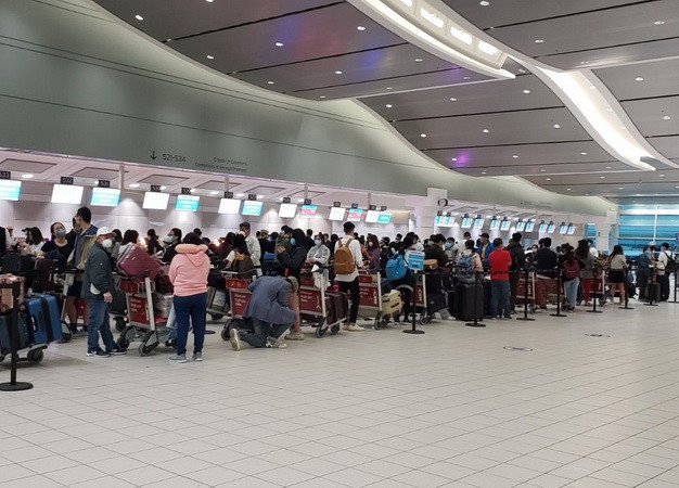 Dịch COVID-19: Đưa 340 công dân Việt Nam từ Canada về nước ảnh 1