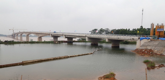 Chính thức thông xe kỹ thuật cầu Việt Trì-Ba Vì bắc qua sông Hồng ảnh 1