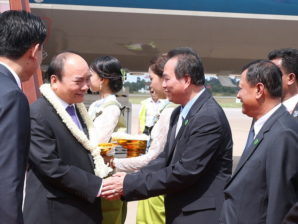 Thủ tướng Nguyễn Xuân Phúc đến Campuchia dự Hội nghị CLV 9 ảnh 1