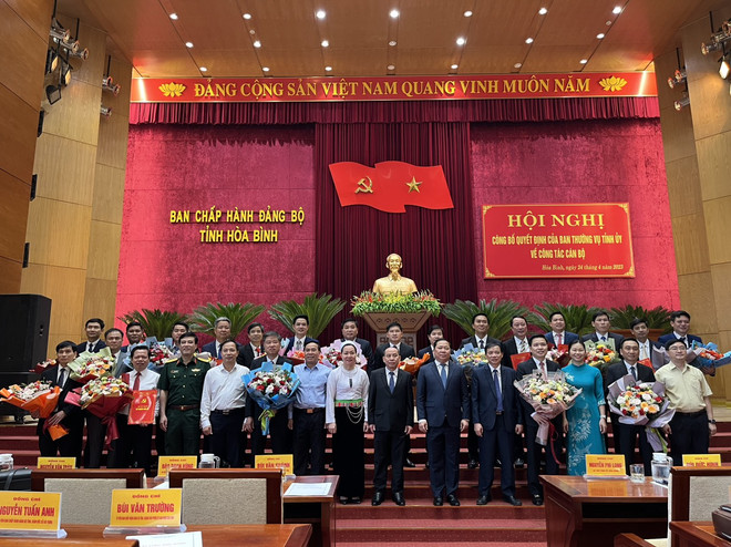 Hòa Bình công bố các quyết định quan trọng về công tác cán bộ ảnh 1