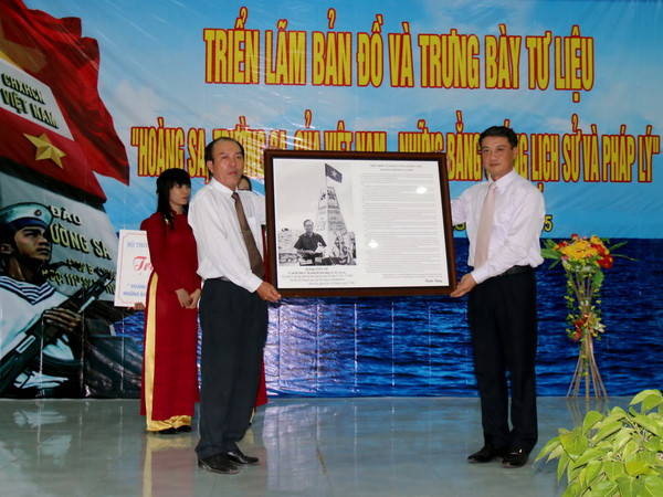 Triển lãm bản đồ và tư liệu Hoàng Sa, Trường Sa ở Phú Quý ảnh 1