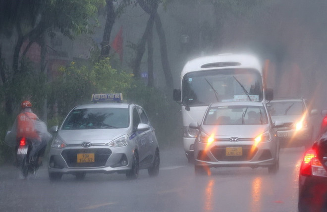 Từ tối 21/8 đến sáng 22/8, Bắc Bộ, Thanh Hóa, Nghệ An vẫn có mưa dông ảnh 1