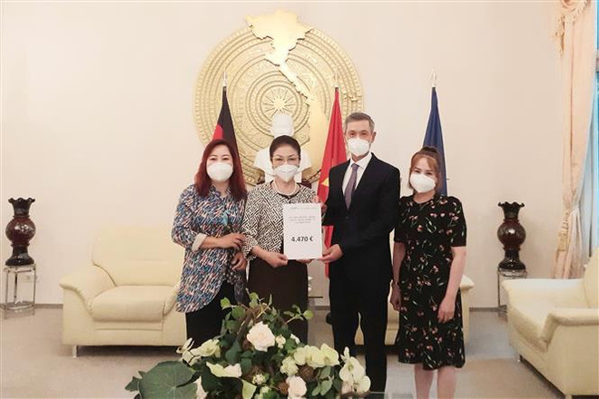 Cộng đồng người Việt tại Đức tiếp tục chung tay hỗ trợ chống dịch ảnh 1