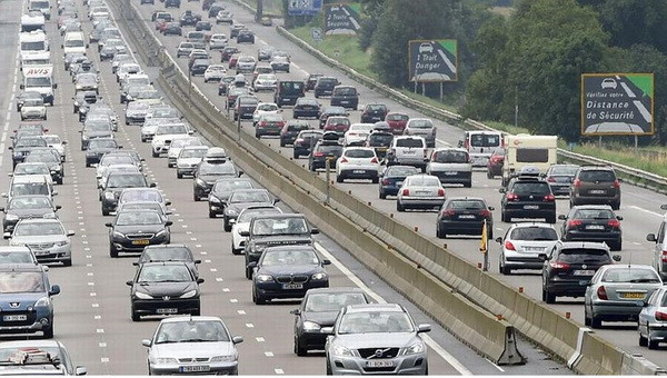 Giao thông tắc nghẽn kéo dài gần 1.000km trên toàn nước Pháp ảnh 1