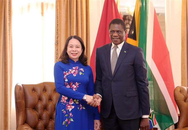 Phó Chủ tịch nước Võ Thị Ánh Xuân với Phó Tổng thống Nam Phi Paul Mashatile. (Ảnh: Lâm Khánh/TTXVN) Phó Chủ tịch nước hội đàm và tiếp nhiều lãnh đạo của Nam Phi ảnh 1