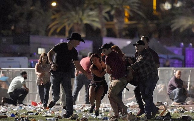 Vụ xả súng ở thành phố Las Vegas: Ít nhất 26 người thương vong ảnh 1