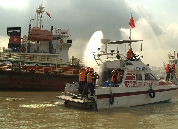 Hải Phòng yêu cầu khẩn trương xử lý hậu quả nổ tàu chở 3.900m3 xăng ảnh 1