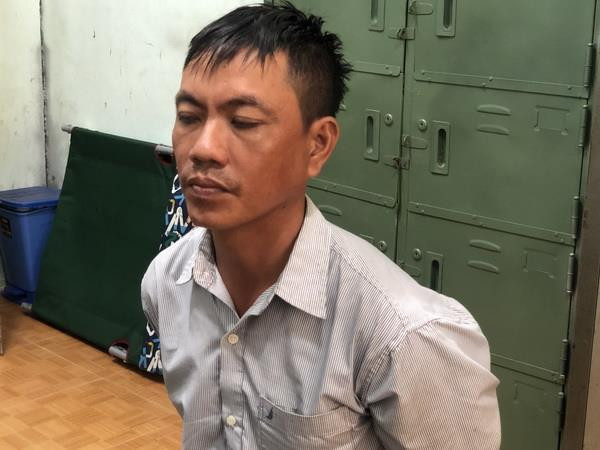 Cà Mau: Bắt khẩn cấp đối tượng vờ mua hàng để cướp tiệm vàng ảnh 1