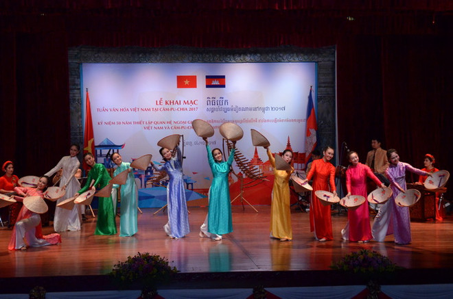 Khai mạc “Tuần Văn hóa Việt Nam tại Campuchia năm 2017” ảnh 1