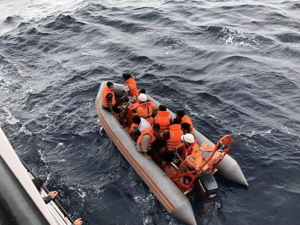 Quảng Nam: Khẩn trương tìm kiếm 3 thuyền viên mất tích trên biển ảnh 1