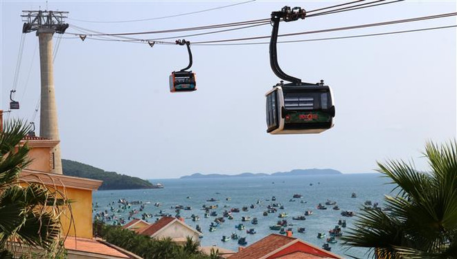 Cáp treo Hòn Thơm Phú Quốc phục vụ khách du lịch. (Ảnh: Lê Huy Hải/TTXVN) Tổng sản phẩm trong nước quý đầu năm 2023 tăng trưởng 3,32% ảnh 2