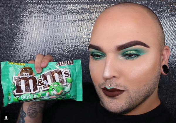 Instagram dậy sóng trước clip chàng trai trang điểm bằng đồ ăn ảnh 2