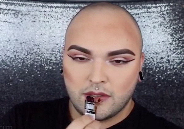 Instagram dậy sóng trước clip chàng trai trang điểm bằng đồ ăn ảnh 8