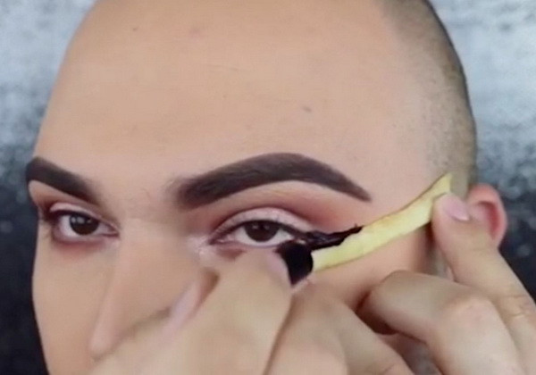 Instagram dậy sóng trước clip chàng trai trang điểm bằng đồ ăn ảnh 5