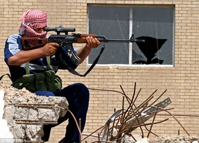 "Xạ thủ Mosul" bắn gục đao phủ IS đang chuẩn bị chặt đầu nạn nhân ảnh 1