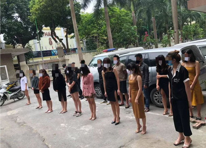 Phát hiện nhiều đối tượng ''bay lắc'' trong quán karaoke ở Hà Nội ảnh 1