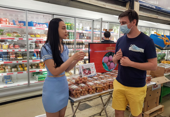 Lô vải thiều Thanh Hà đầu tiên mang tem truy xuất được bán tại Pháp ảnh 2