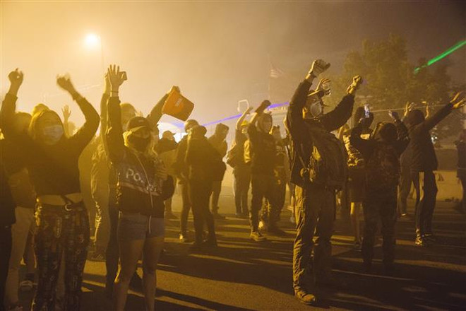 Ông Joe Biden chỉ trích Tổng thống Mỹ sử dụng quân đội ảnh 1