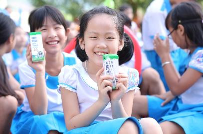 Vinamilk mang niềm vui uống sữa đến với trẻ em Quảng Nam ảnh 2