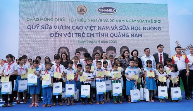 Vinamilk mang niềm vui uống sữa đến với trẻ em Quảng Nam ảnh 3