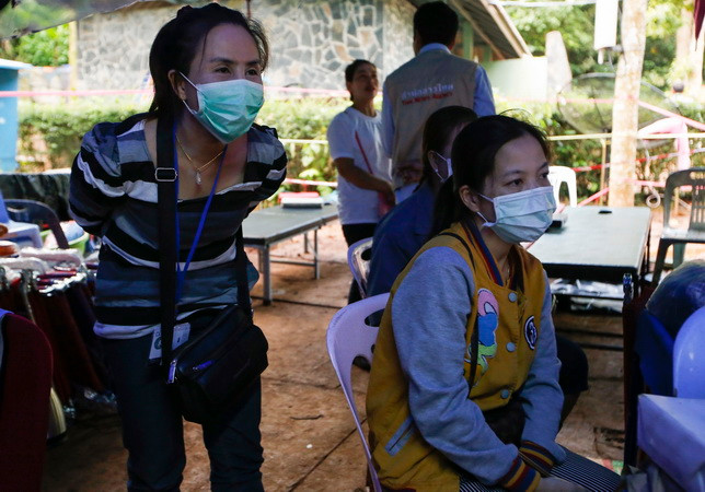 Bốn thành viên đội bóng giải cứu đầu tiên sắp được gặp gia đình ảnh 1