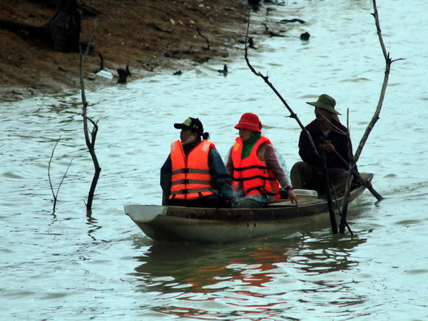 Tìm thấy nạn nhân cuối cùng trong vụ lật xuồng trên hồ Đại Ninh ảnh 1