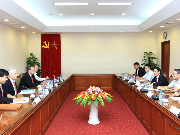 Tăng trao đổi thông tin giữa TTXVN và TTX Cuba Prensa Latina ảnh 1