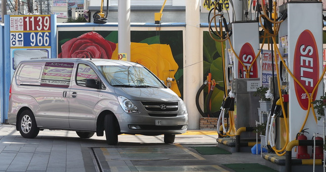 Giá dầu châu Á đi xuống do căng thẳng gia tăng Mỹ-Trung ảnh 1