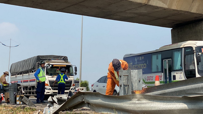 ttxvn_lat_tren_duong_cao_toc_thanh_pho_ho_chi_minh-trung_luong2.jpg