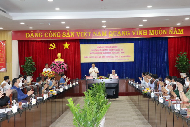 Chủ tịch Quốc hội làm việc với Ban Thường vụ Tỉnh ủy Bình Dương ảnh 2