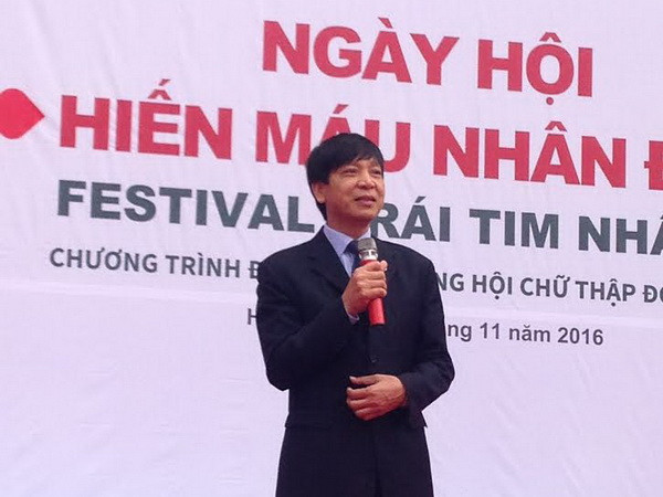 Phó Chủ tịch, Tổng Thư ký Trung ương Hội Chữ thập Đỏ Việt Nam Đoàn Văn Thái phát biểu tại ngày hội hiến máu. (Ảnh: Mỹ Bình/Vietnam+) Ngày Hội hiến máu nhân đạo - Festival trái tim nhân ái năm 2016 ảnh 1