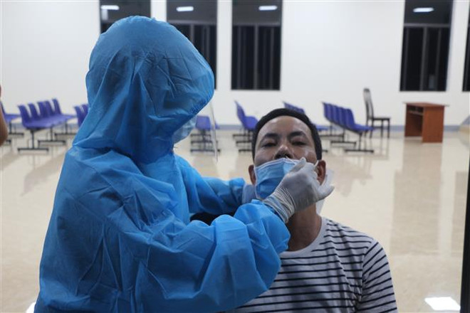 Nghệ An phát hiện 8 ca mắc mới qua test nhanh trong cộng đồng ảnh 1