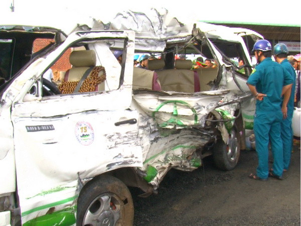 Vĩnh Long: 3 vụ tai nạn liên tiếp gây ùn tắc nghiêm trọng Quốc lộ 1A ảnh 1