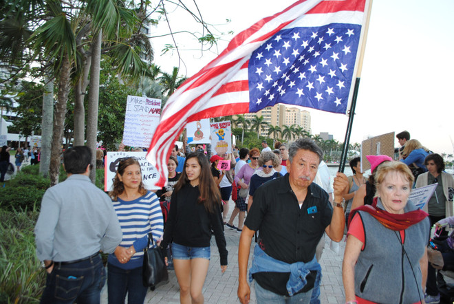 Nhiều hãng hàng không dừng thực thi sắc lệnh cấm nhập cảnh của Trump ảnh 1