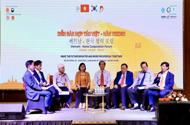 Đại diện lãnh đạo các tỉnh, thành phố miền Nam và các doanh nghiệp thảo luận tại Hội nghị. (Ảnh: Hồng Giang/TTXVN) Xúc tiến thu hút đầu tư từ Hàn Quốc vào các địa phương phía Nam ảnh 2
